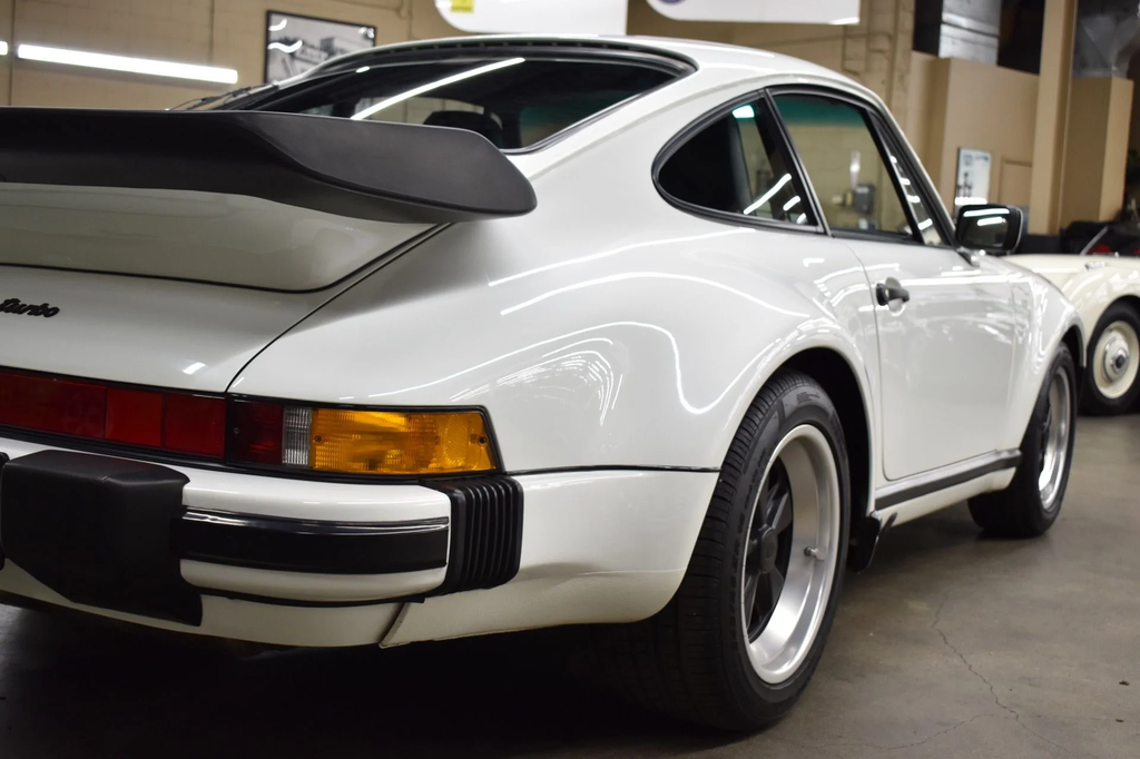 Porsche 911 Turbo 3.3