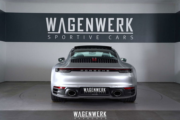 Porsche 992 Carrera 4