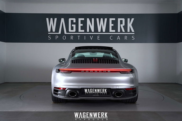 Porsche 992 Carrera 4