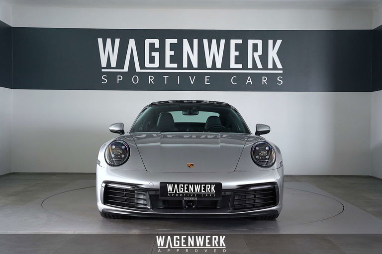 Porsche 992 Carrera 4