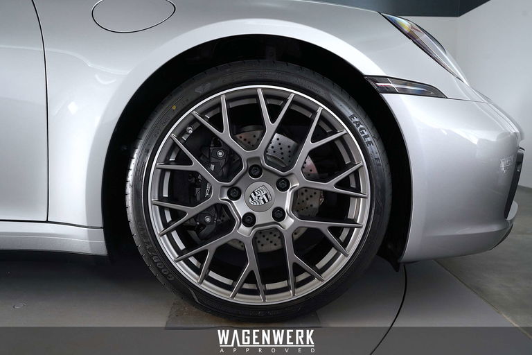 Porsche 992 Carrera 4