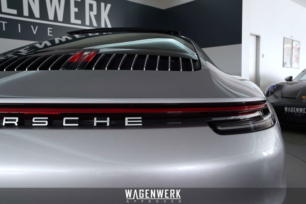 Porsche 992 Carrera 4