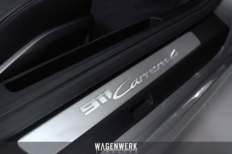 Porsche 992 Carrera 4