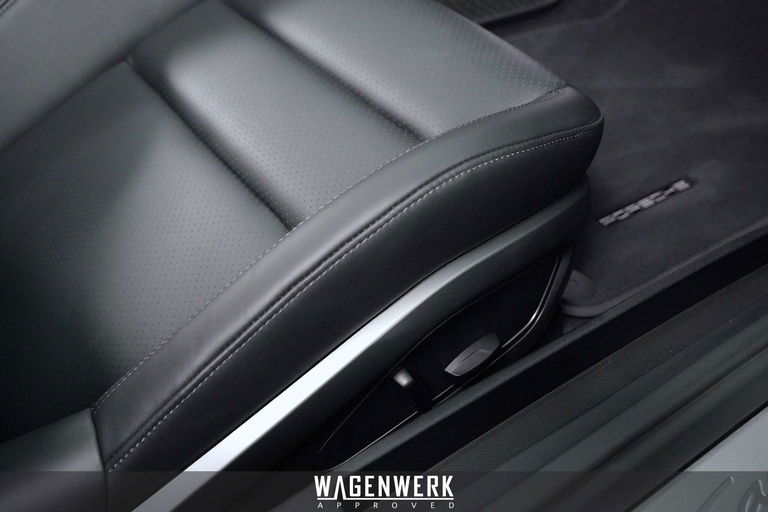 Porsche 992 Carrera 4