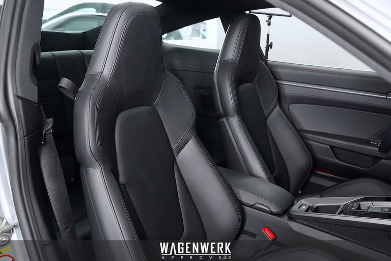 Porsche 992 Carrera 4