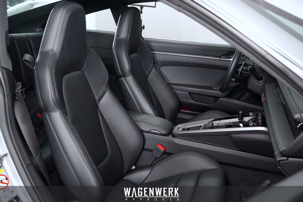 Porsche 992 Carrera 4