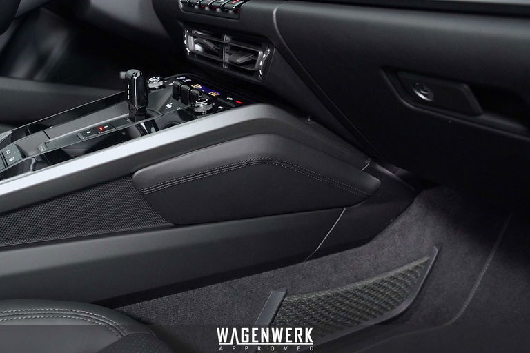 Porsche 992 Carrera 4