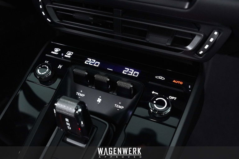 Porsche 992 Carrera 4