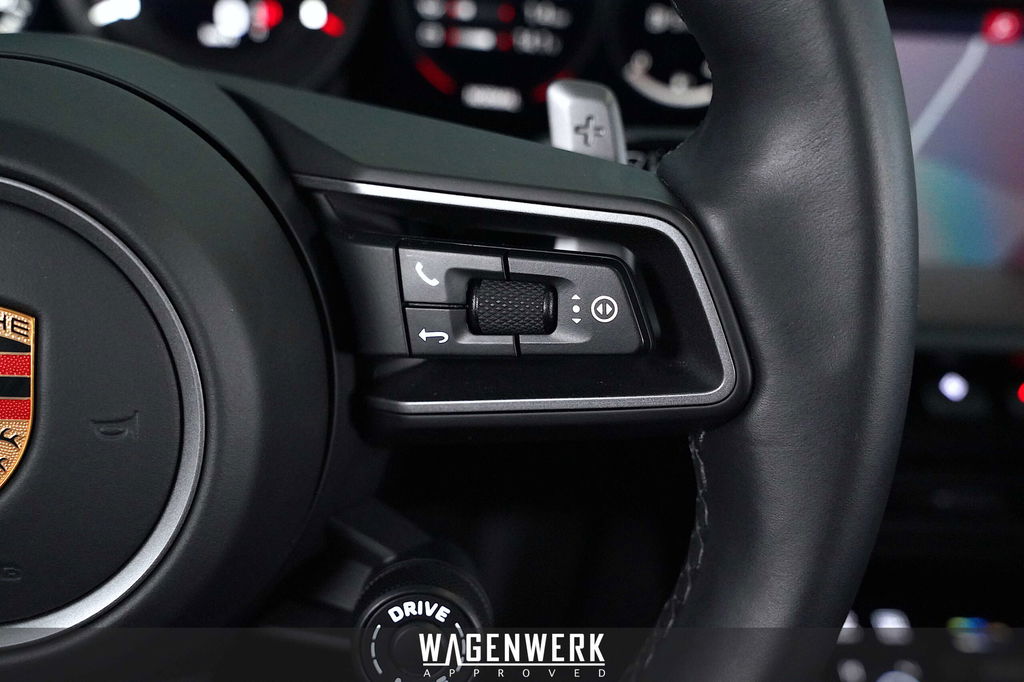 Porsche 992 Carrera 4