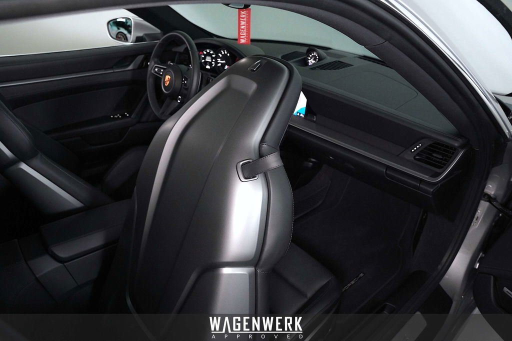 Porsche 992 Carrera 4