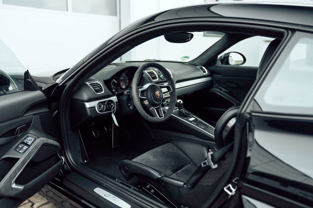 Porsche 981 Cayman GT4