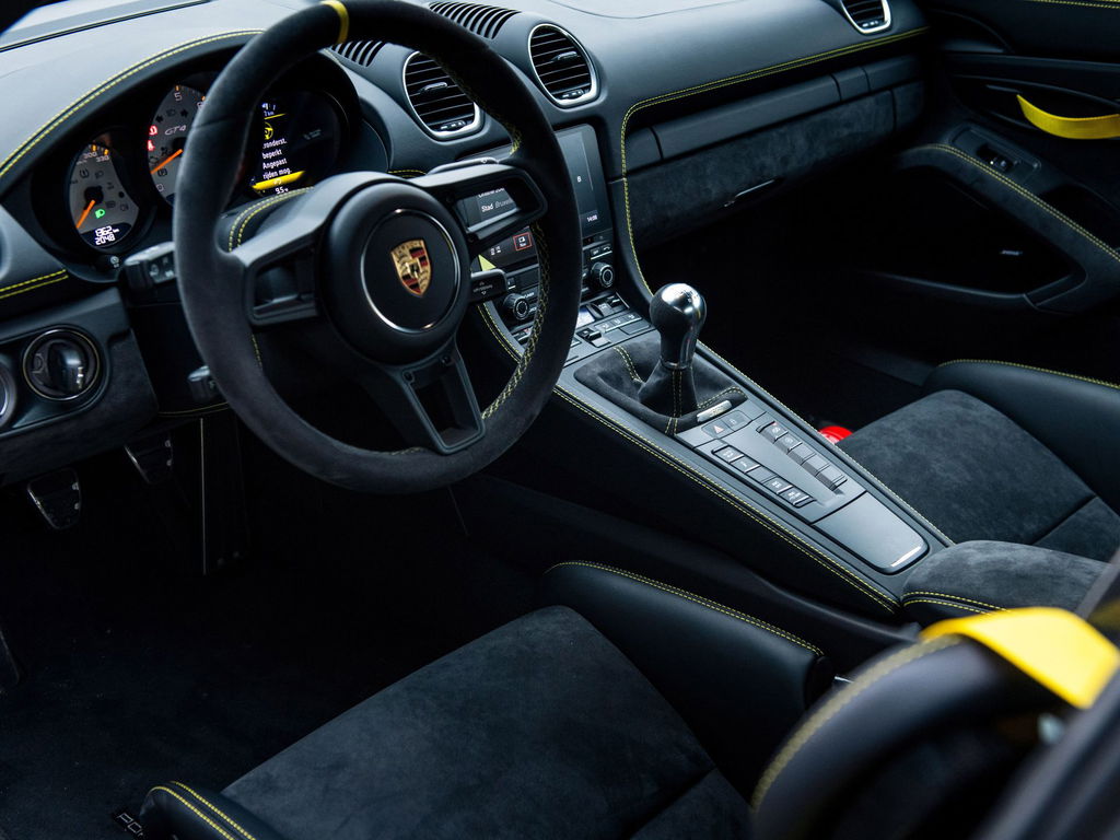 Porsche 718 Cayman GT4
