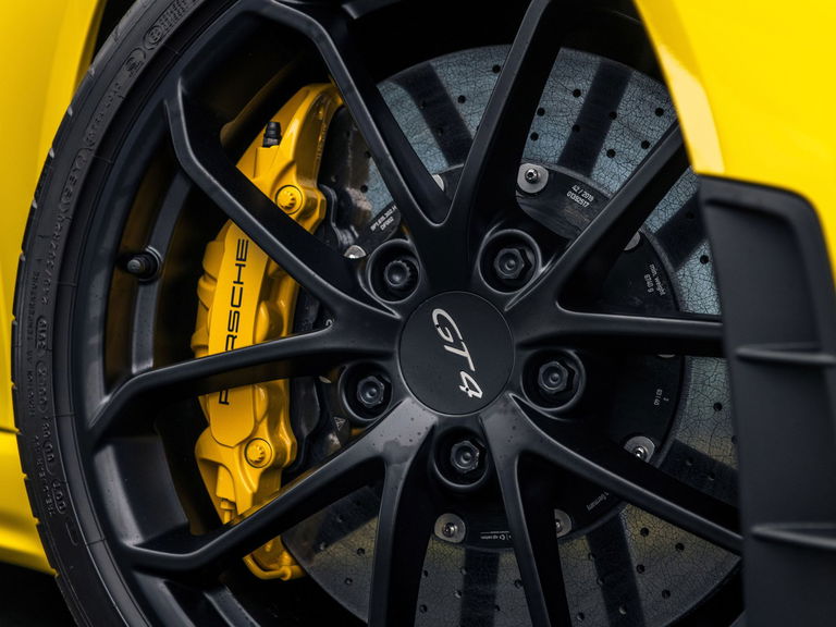 Porsche 718 Cayman GT4