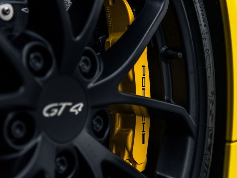 Porsche 718 Cayman GT4