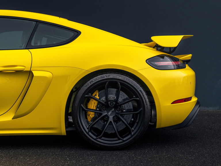 Porsche 718 Cayman GT4