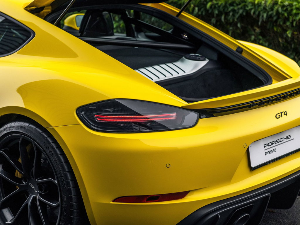 Porsche 718 Cayman GT4