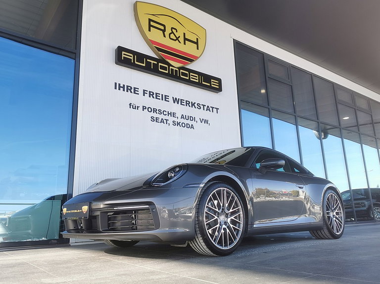 Porsche 992 Carrera 4