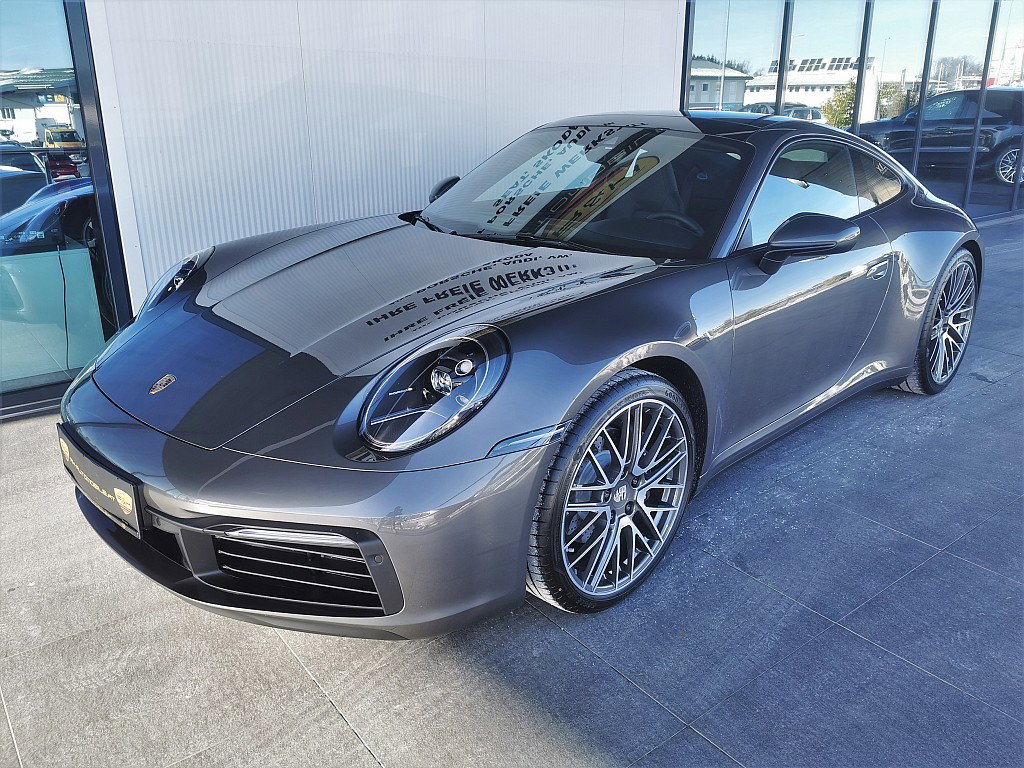 Porsche 992 Carrera 4