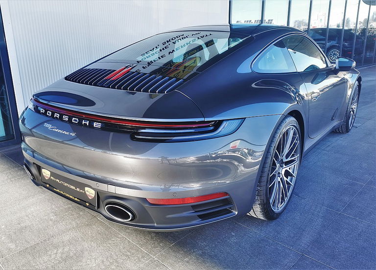 Porsche 992 Carrera 4