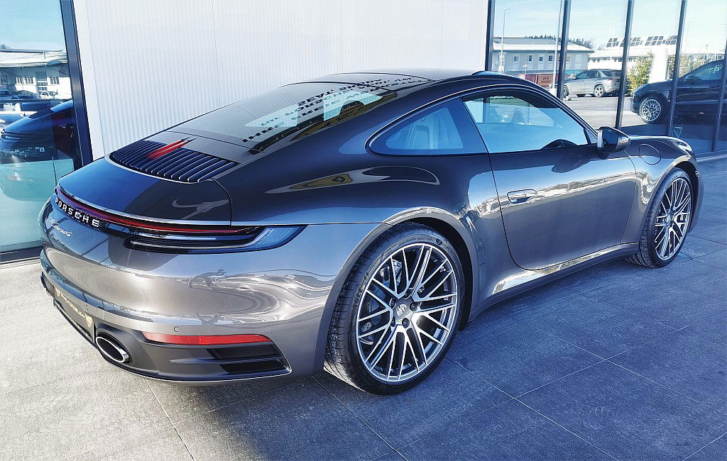 Porsche 992 Carrera 4