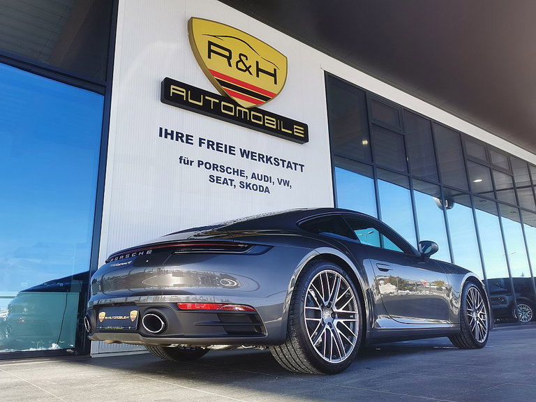 Porsche 992 Carrera 4