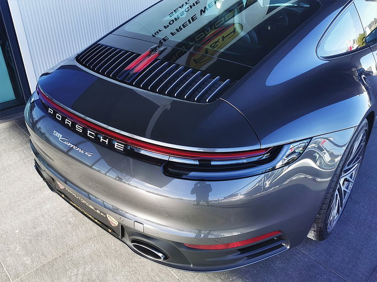 Porsche 992 Carrera 4