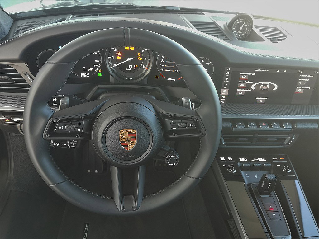 Porsche 992 Carrera 4