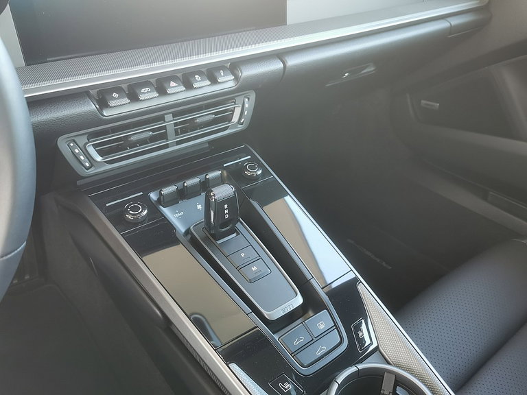 Porsche 992 Carrera 4