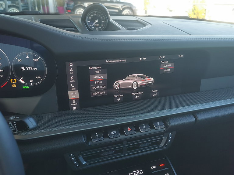 Porsche 992 Carrera 4