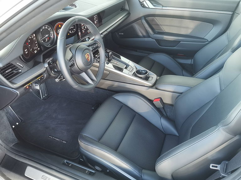 Porsche 992 Carrera 4