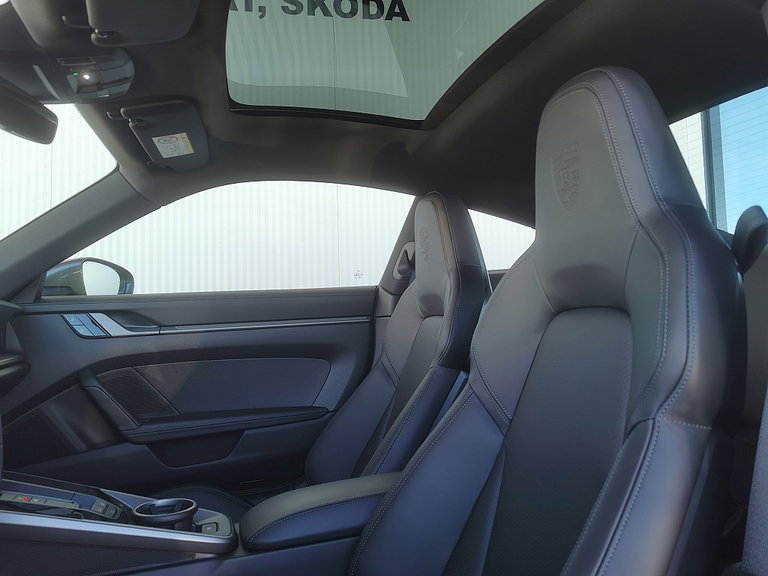 Porsche 992 Carrera 4