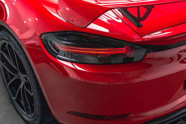 Porsche 718 Cayman GT4