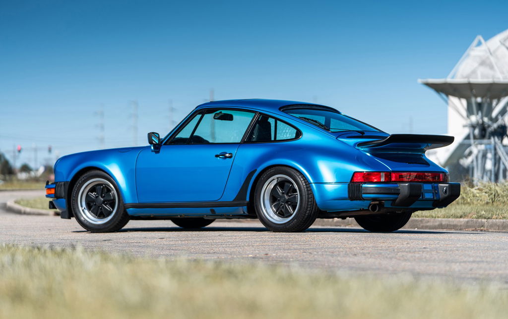Porsche 911 Turbo 3.3 (US)