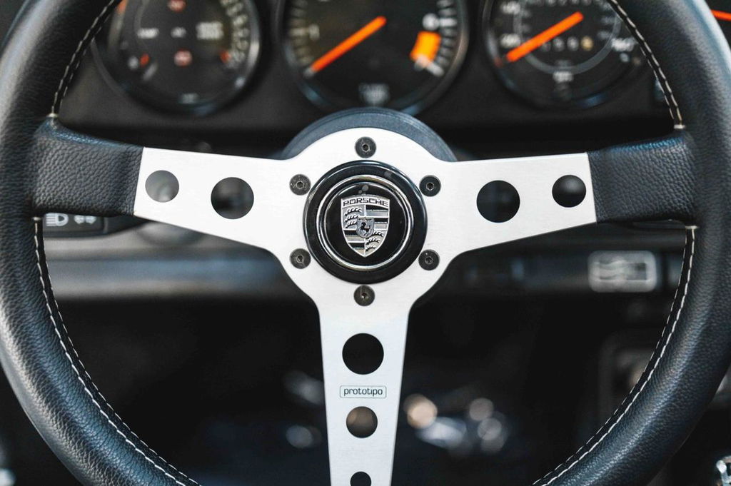 Porsche 911 Carrera 3.2 (US)