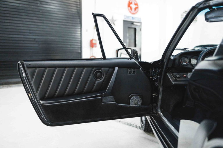 Porsche 911 Carrera 3.2 (US)