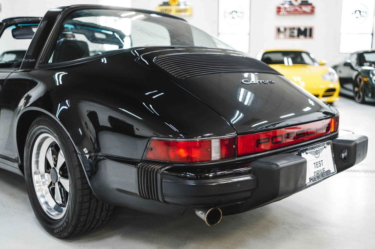 Porsche 911 Carrera 3.2 (US)