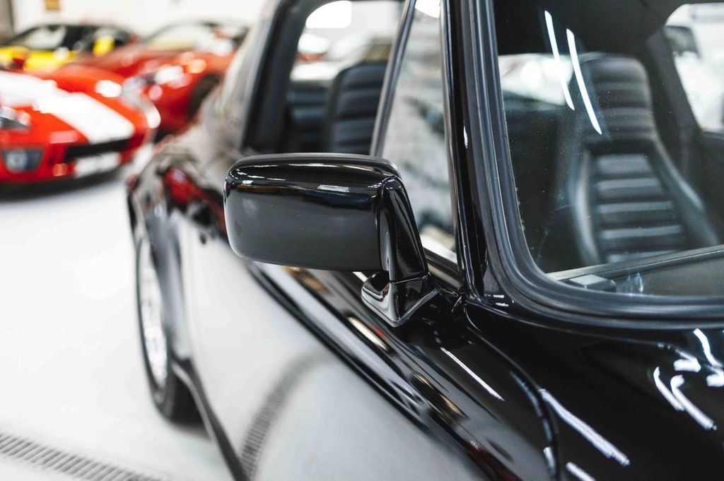 Porsche 911 Carrera 3.2 (US)