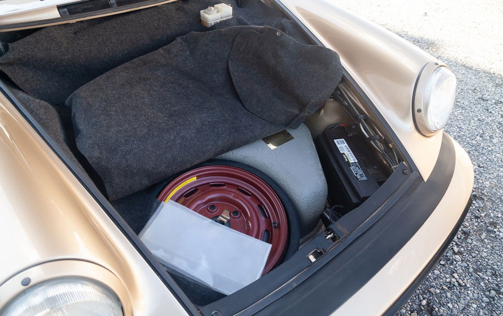 Porsche 911 Carrera 3.2 (US)