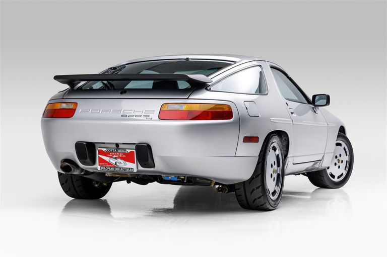 Porsche 928 S4