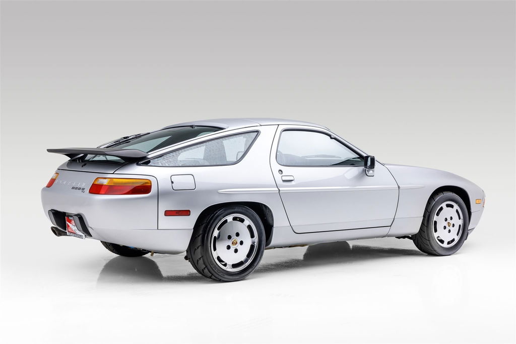 Porsche 928 S4