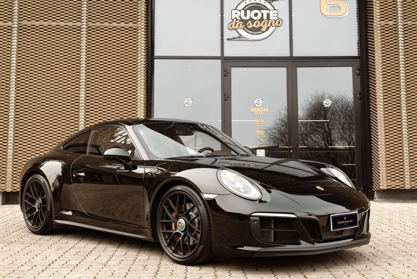 Porsche  Carrera 4 GTS 2018  - Marketplace for Porsche  Sports Cars
