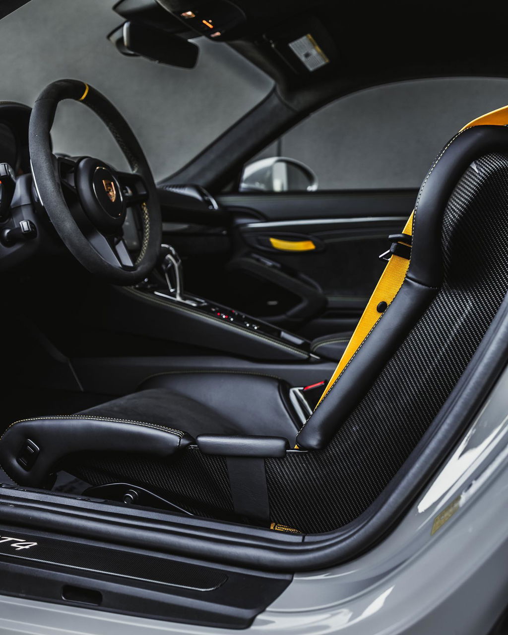 Porsche 718 Cayman GT4