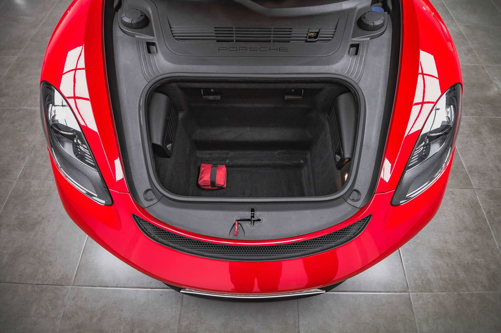 Porsche 718 Cayman GT4