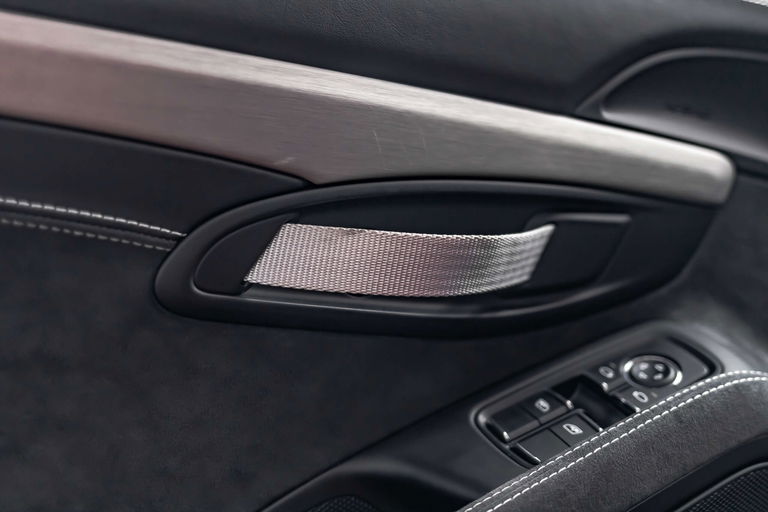 Porsche 718 Cayman GT4