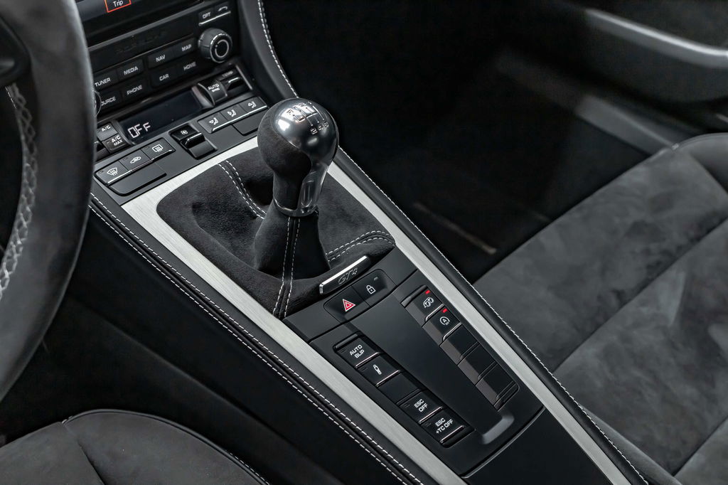 Porsche 718 Cayman GT4