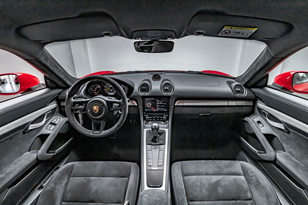 Porsche 718 Cayman GT4