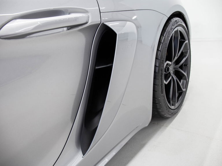 Porsche 718 Cayman GT4