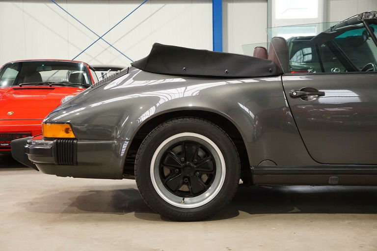Porsche 911 Carrera 3.2 (US)