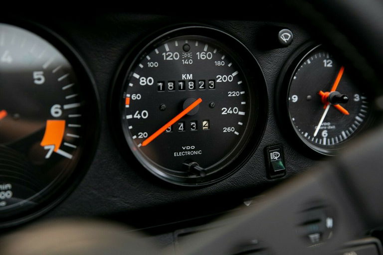 Porsche 911 Carrera 3.2 (US)