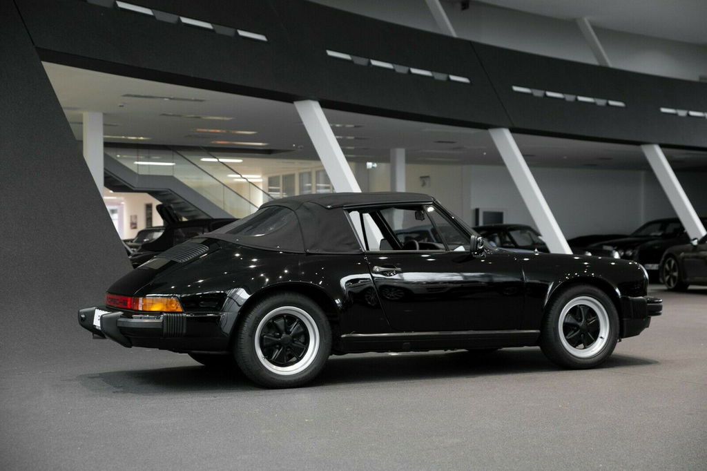 Porsche 911 Carrera 3.2 (US)
